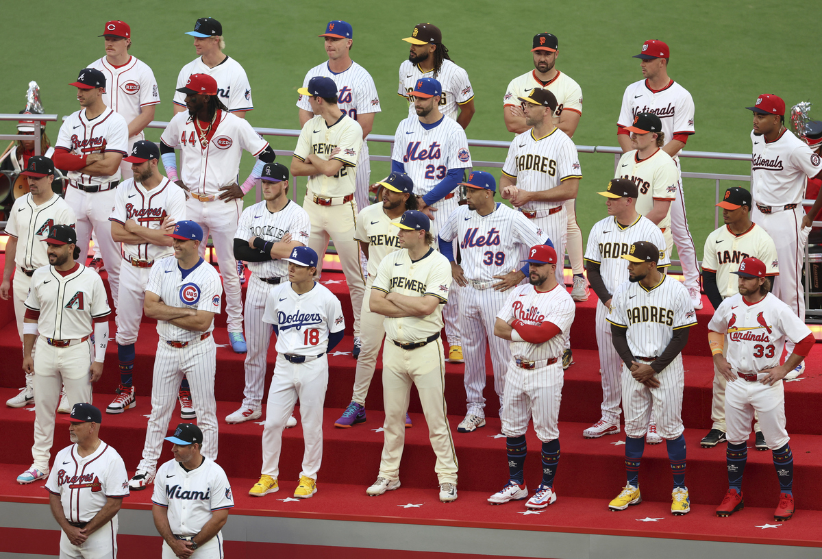 List of teams most notable career player the player must had to have played his entire career with the teamYankees Lou GehrigMets Ed KranepoolCubs; Ernie BanksWhite Sox Ted LyonsRed Sox Ted WilliamsC