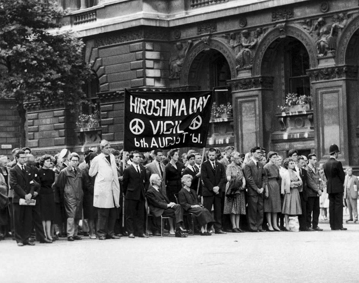 请引用无产阶级革命家的观点去反驳黑人是低贱的种族