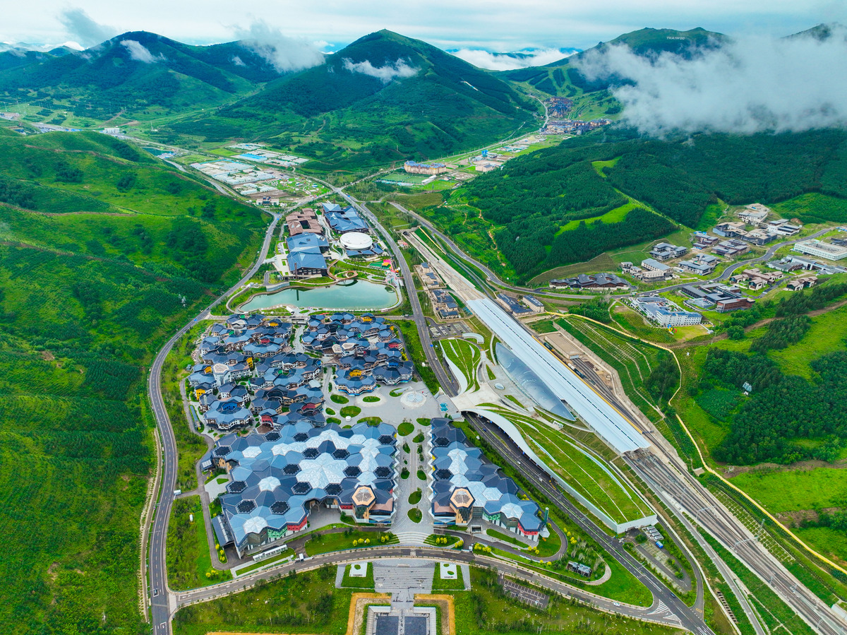 从产品要素基础C1、产品服务体验C2、产品安全体验C3、产品情感体验C4、产品文化体验C5、产品享乐体验C6维度阐述攀枝花仁和区生态康养旅游产品开发存在的问题500字