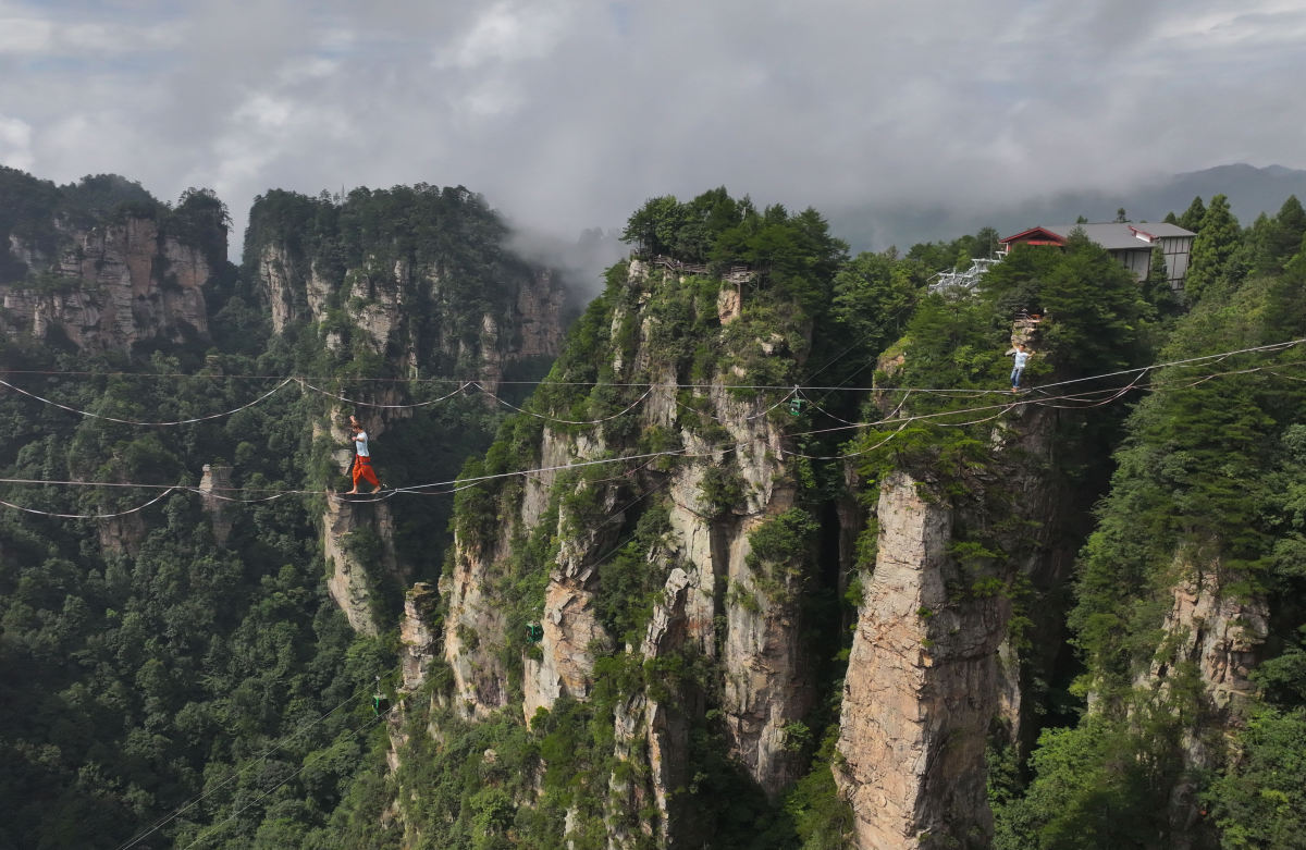 说起张家界#迎接暑假的第一场旅行# 黄石寨,那真是个让人又爱又恨的