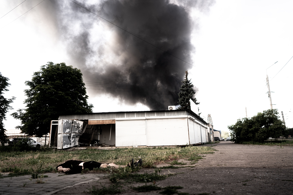 第二个警报已下令在地下室发生火灾整个大型建筑物的浓烟情况波士顿 FD 响应