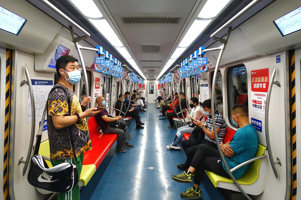 Java公交系统模拟：车站管理、车辆和乘客