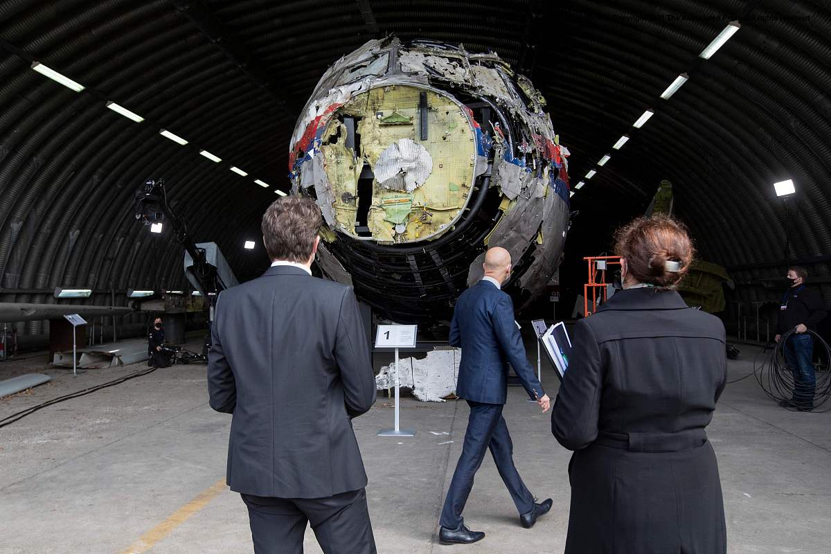 当地时间2021年5月26日,荷兰南部gilze-rijen空军基地,审判法官和律师