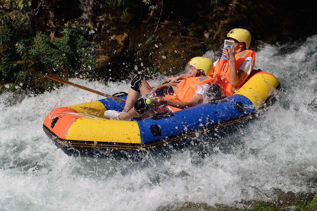 在清风细雨的三月话离别写一个与这句话对称的下一句