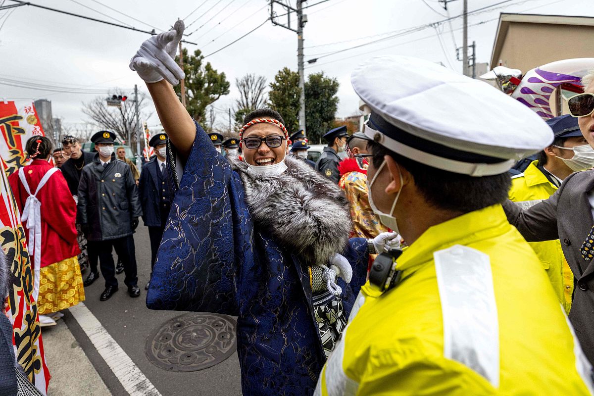 当地时间2022年1月10日,日本神奈川县,当地为20岁的年轻人举办成人礼