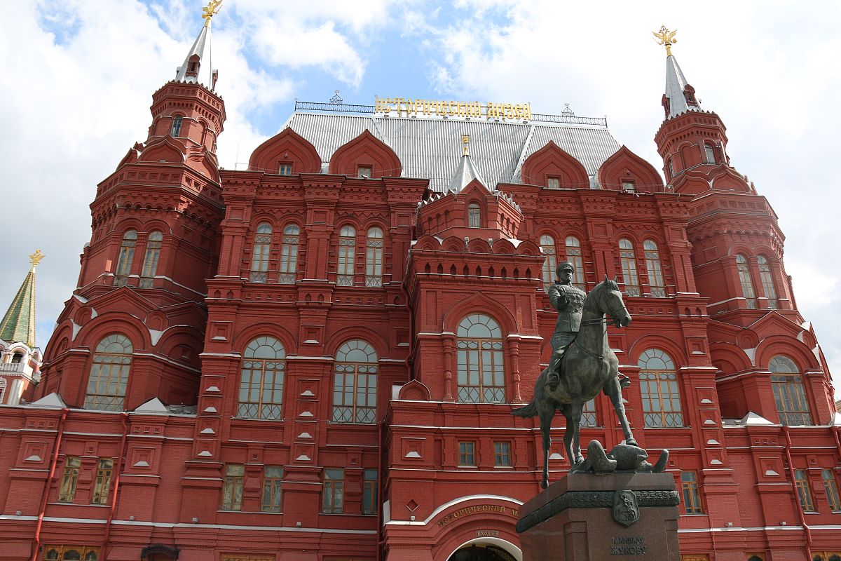 请写一篇作文：我想看世界——俄罗斯的圣彼得堡