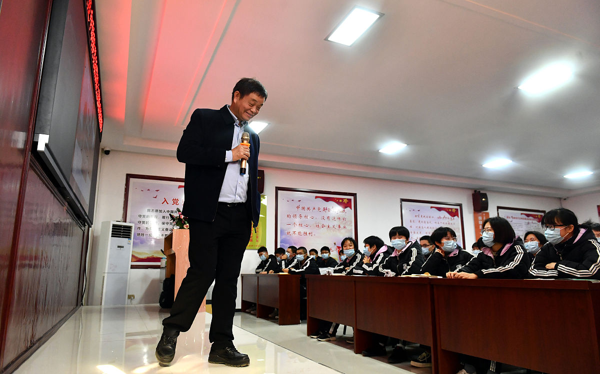 Light-Science & Applications 主编：潘建伟教授