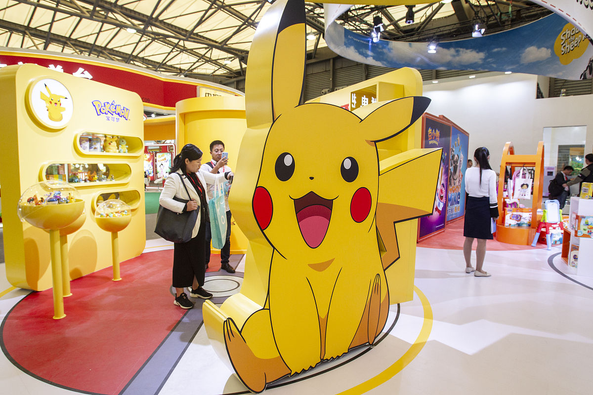 宝可梦动画女主小霞外貌特点：可爱、活力、勇敢