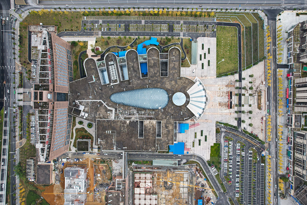 学校附近场地设计成商业街