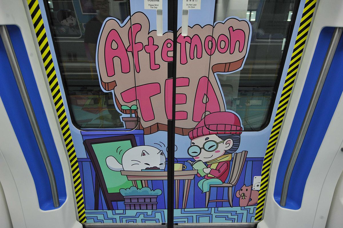 阿迪达斯销售实习报告8000字第一部分：高度概括以实习时间、地点、任务作为引子或把实习过程的感受、结果用高度概括的语言出来以引出报告的内容。第二部分：实习过程实习内容、环节、做法1将学校里学到的理论、方式方法变成实践的行为。2观察体验在学校没有接触的东西他们是以什么样的面目、方式方法以怎样的形态或面貌出现的。第三部分：实习体会、经验教训、今后努力的方向等文章也可以以实习体会、经验为条目来结构全文。