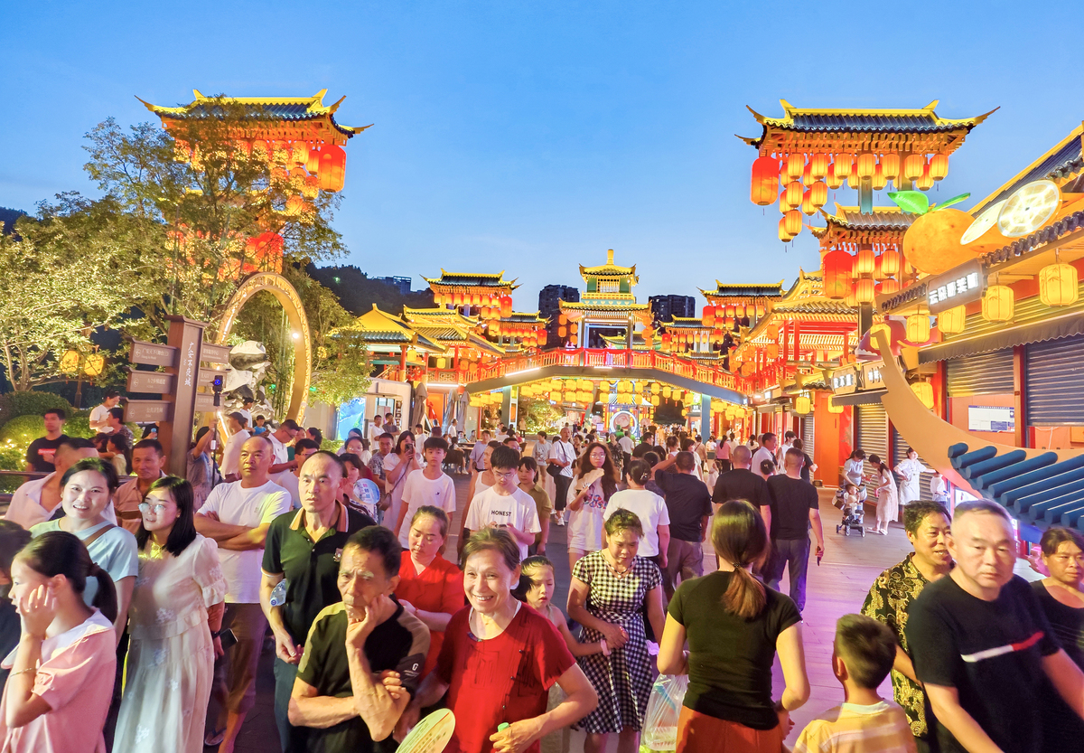 论文题目为《赣州宋城文化的文旅转化路径和发展举措研究——以赣州历史文化旅游街区为例》注意论文结构要有参考文献字数