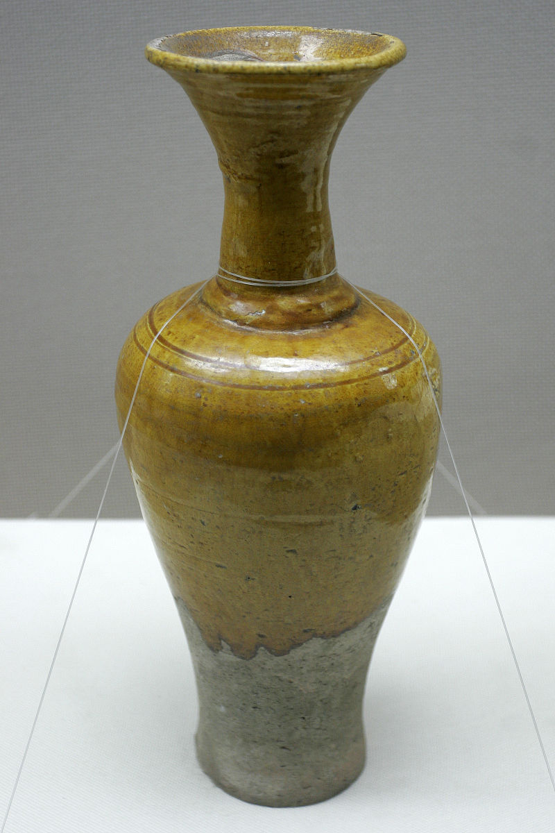 2008年08月12日,黄釉长颈瓶,辽代,内蒙古赤峰市征集.内蒙古博物院"中