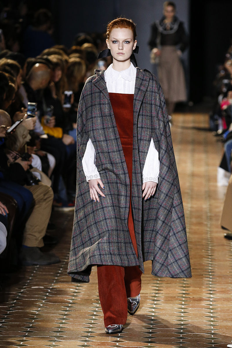 Daniel Lee 的 Burberry 第二场时装秀：重塑经典