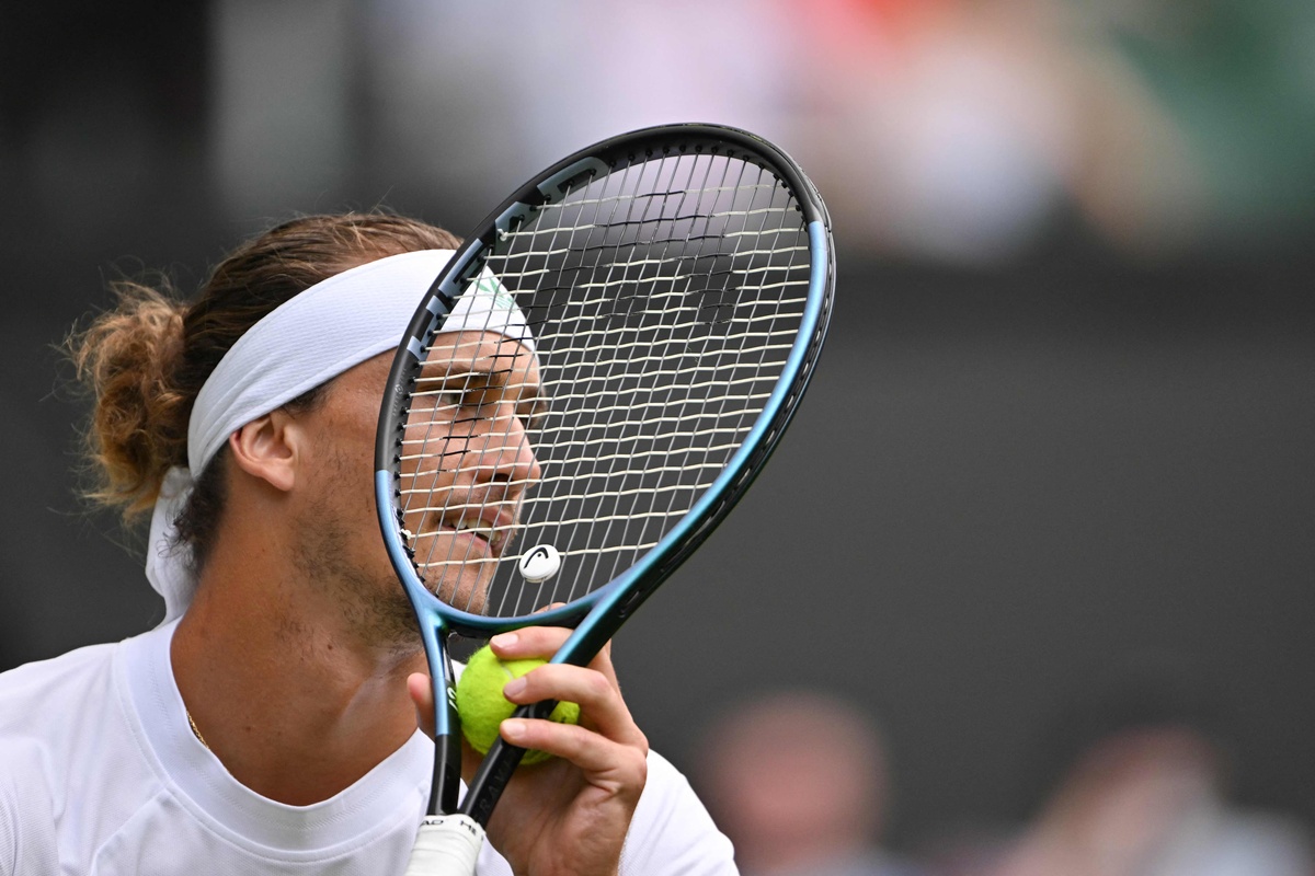translate to cantoneseTwo years ago on a blustery gray day typical of northern Illinois in November a long haired Southern Californian announced his arrival on the Challenger tour with a hard fought w