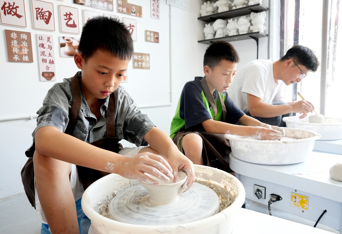 陶艺实践基地参观交流：学习陶艺技艺，感受文化魅力