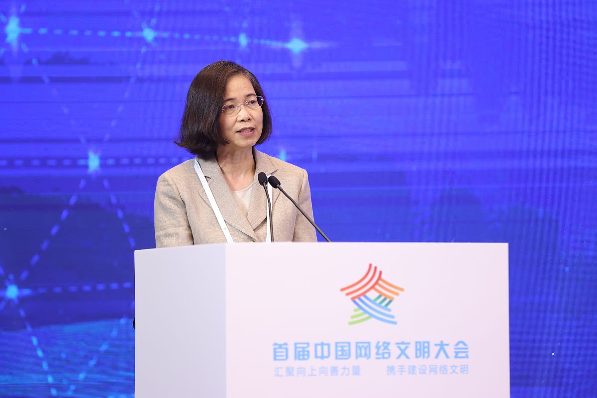 学院领导班子会议：关于采购设备请示及近期工作汇报