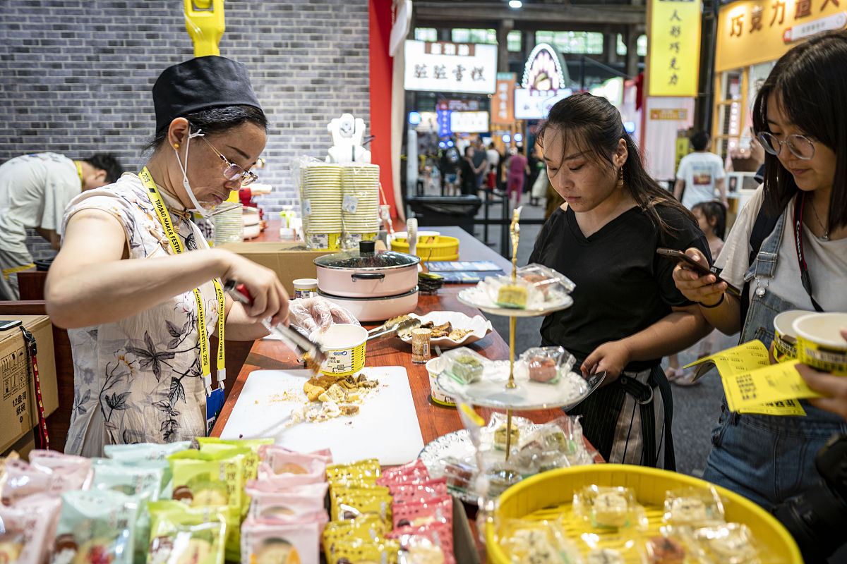 非遗梅花糕：邓明月师傅的传承与匠心