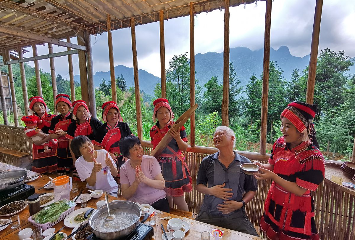 西牛麻竹笋和瑶族服饰：谁是目标客户？