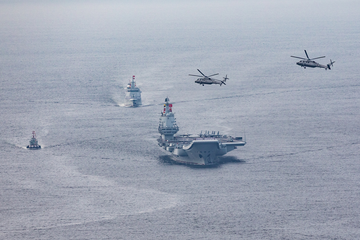 中国海军护航编队2018年12月从湛江起航奔赴索马里执行护航任务