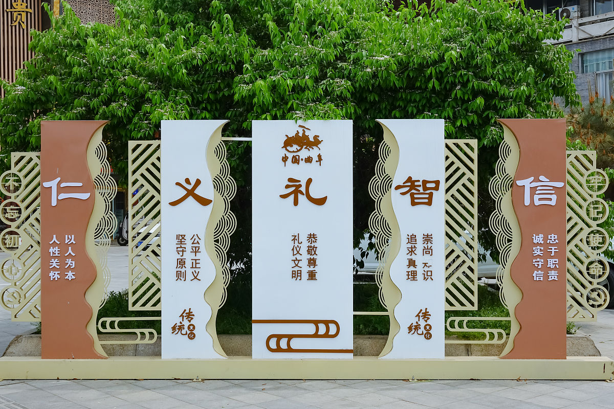 育人堡垒对老师的铸就