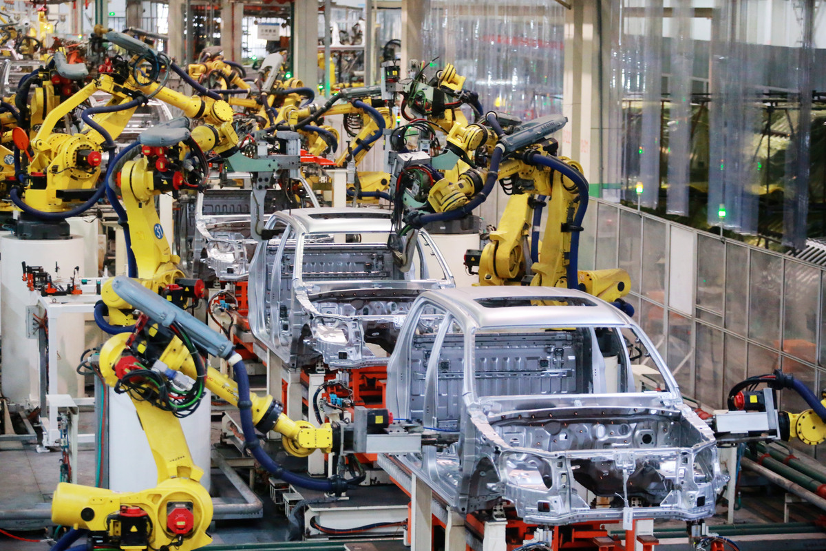 2023年汽车制造与装配技术专业就业前景分析：机遇与挑战并存