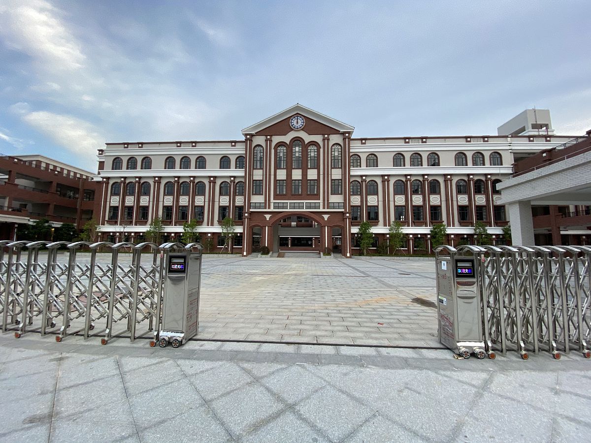 我校新校区建设项目正式签订施工合同，开启发展新篇章