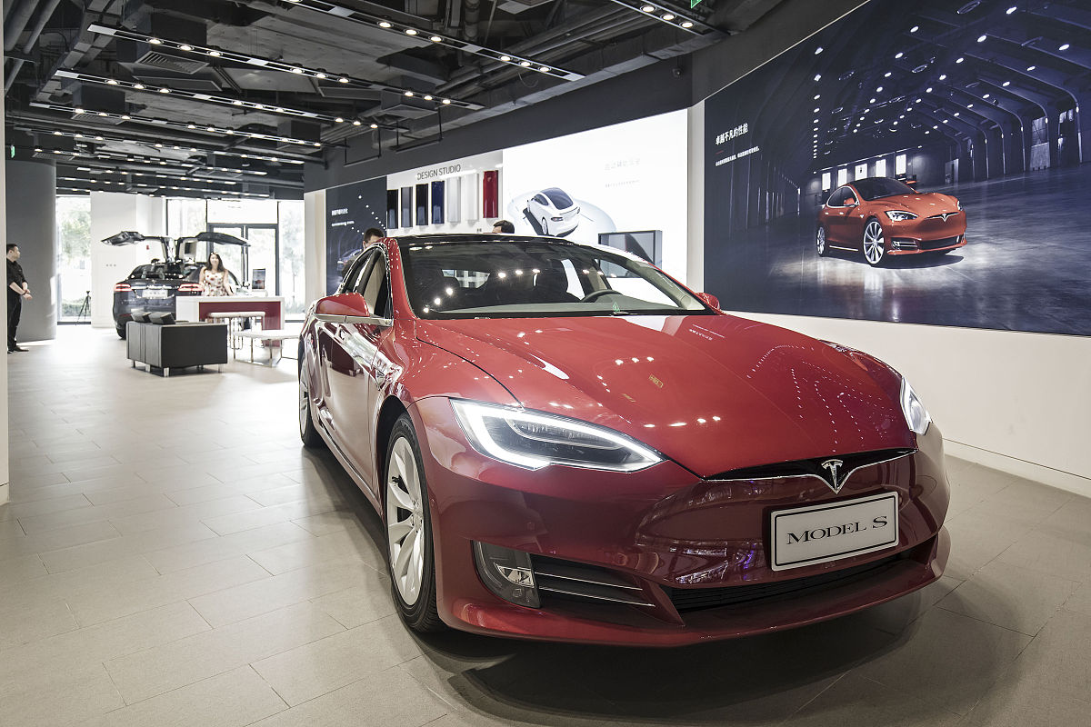 2017年9月12日,上海,特斯拉汽车展厅.a tesla motors inc. model s el