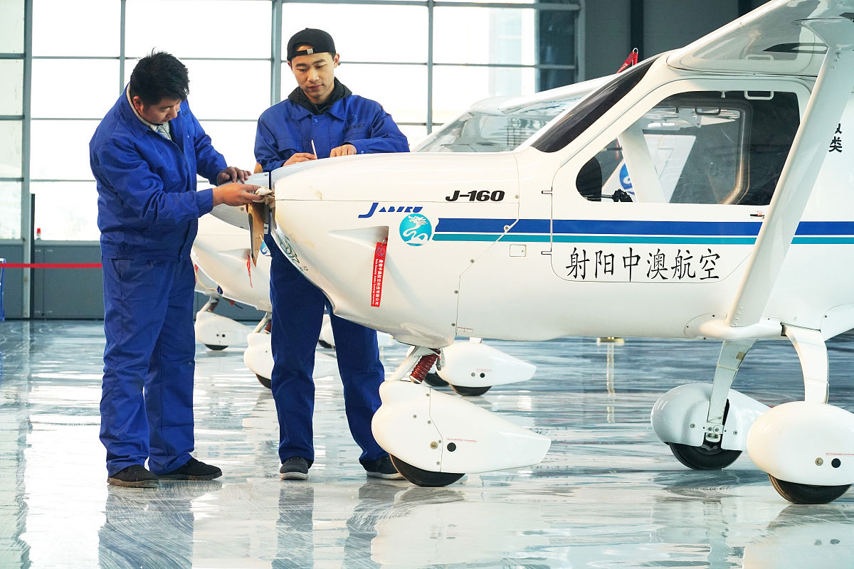 高中毕业读飞机维修专业学校如何