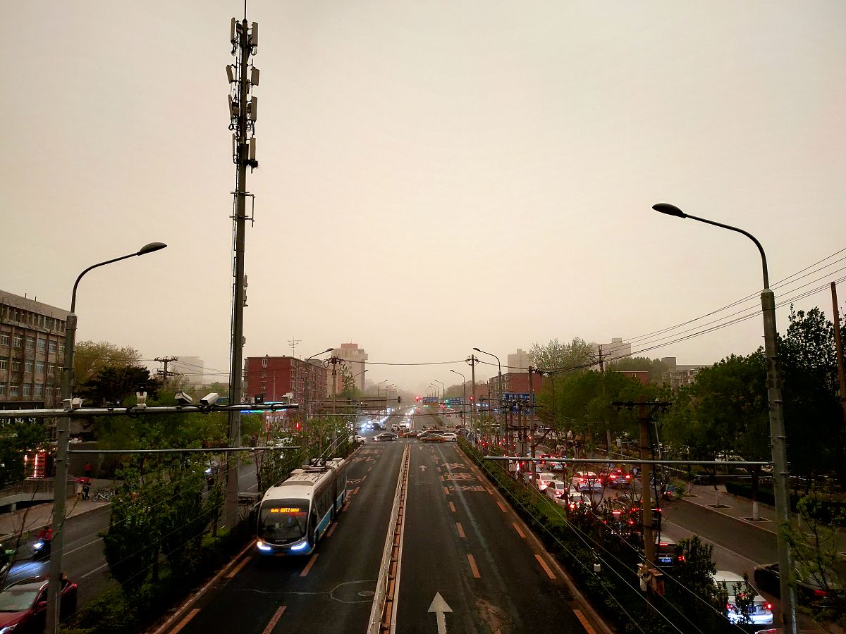 2021年4月15日,北京遭遇沙尘天气.