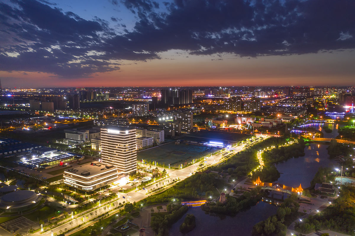 2021年6月4日,山东滨州,航拍渤海先进技术研究院日落夜景.