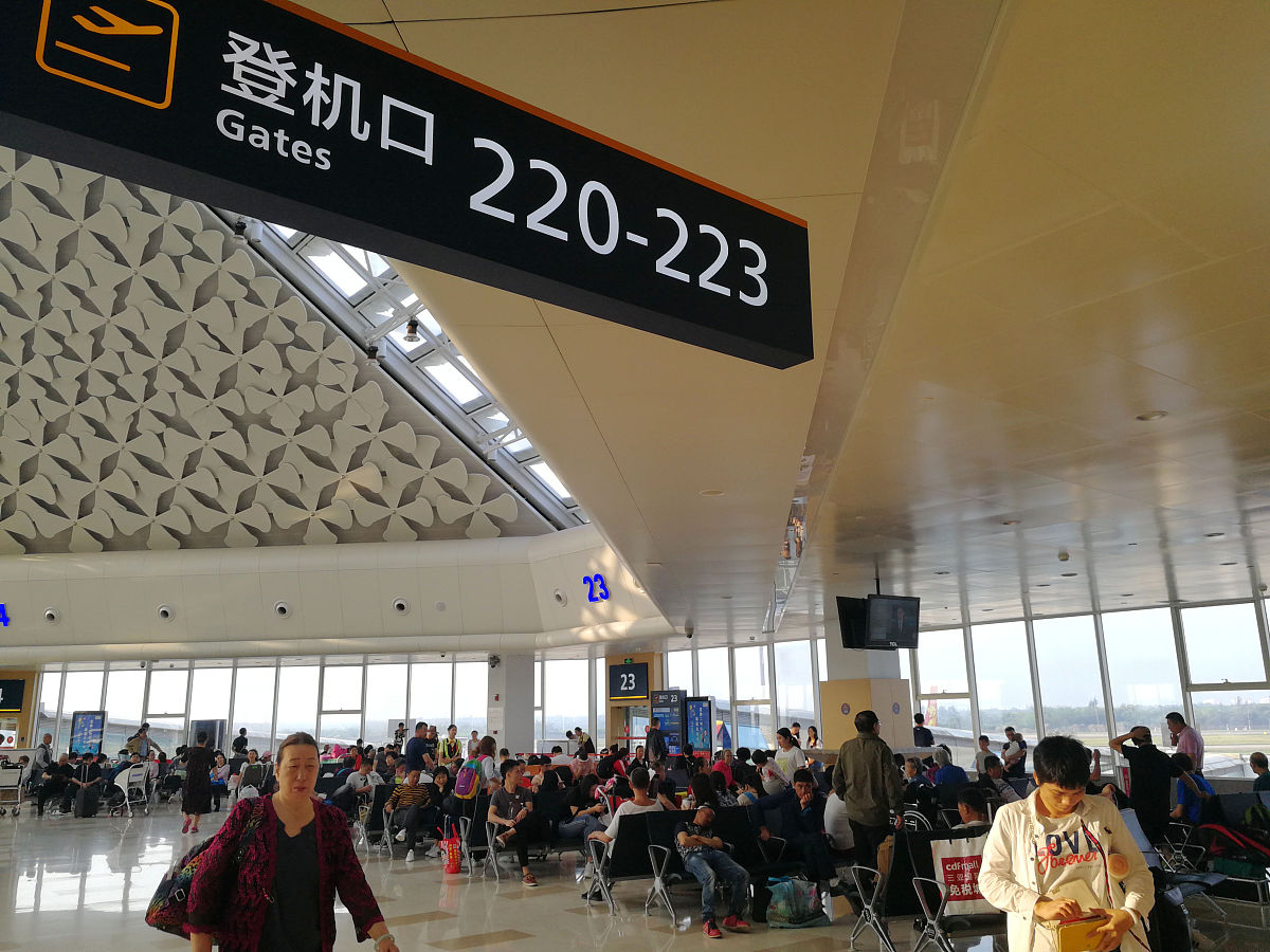 航班延误？别担心！我们安全着陆，停机坪见！