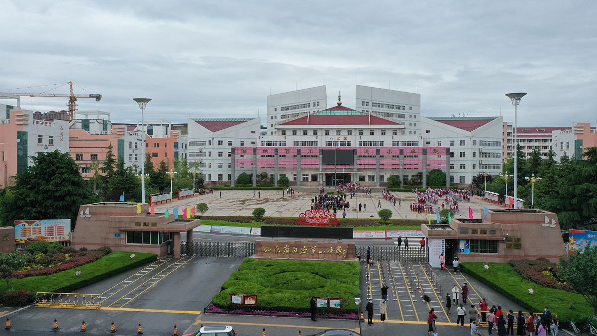 云南昆明官渡区华西学校高铁专业招生：报考费用详解