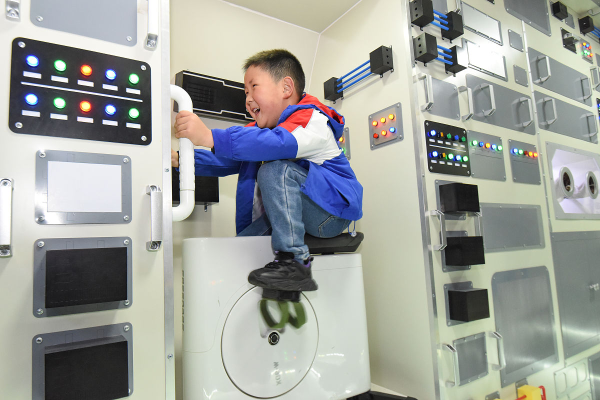湖北航天工业学校2023年招生简章：航空航天人才培养基地
