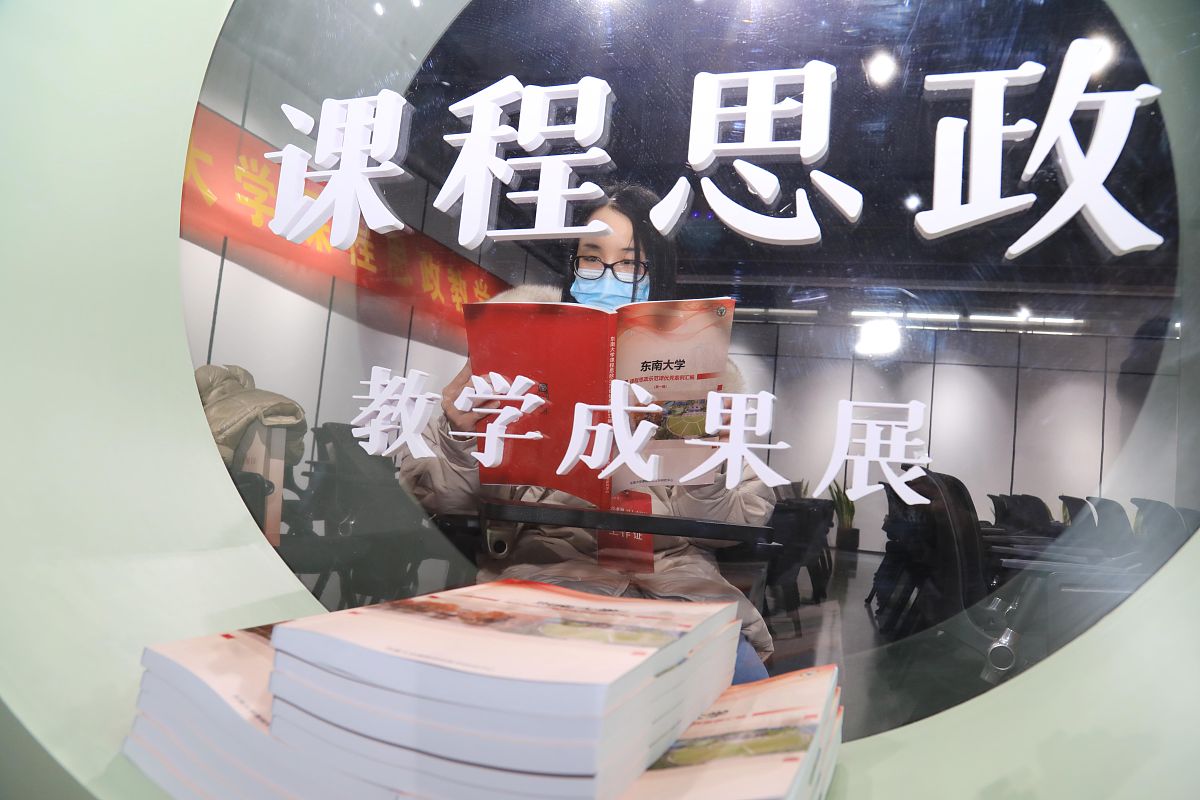 学生选课系统开题报告：设计与实现