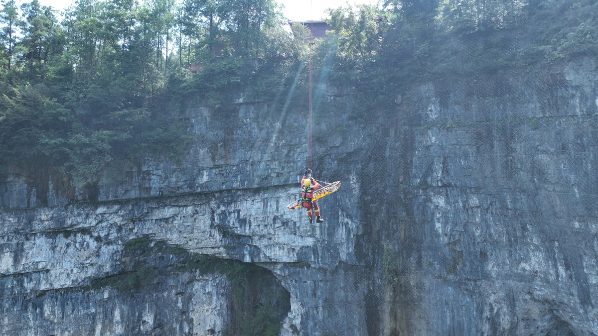 使用旅游博主的口吻写篇500字重庆的户外之旅：挑战自我探索重庆的户外运动场所