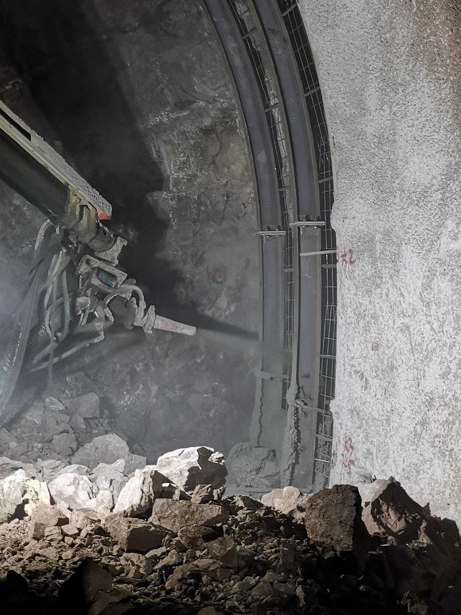 煤矿沿空侧：定义、风险及支护措施