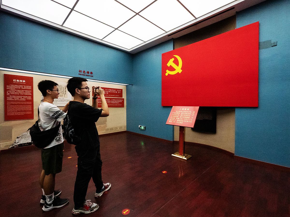 弘扬红色文化，传承红色基因：加强社会主义建设的强大引擎