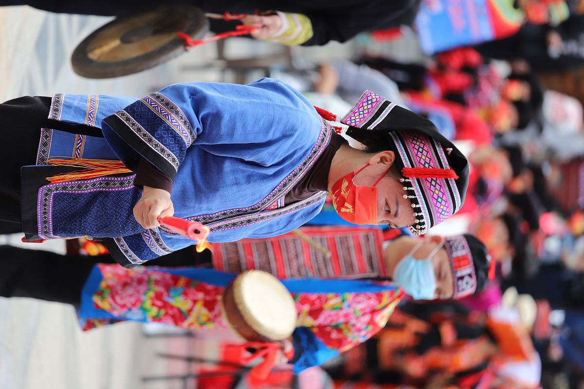 2021年11月27日,瑶族盘王节活动在南宁市相思小镇举行.