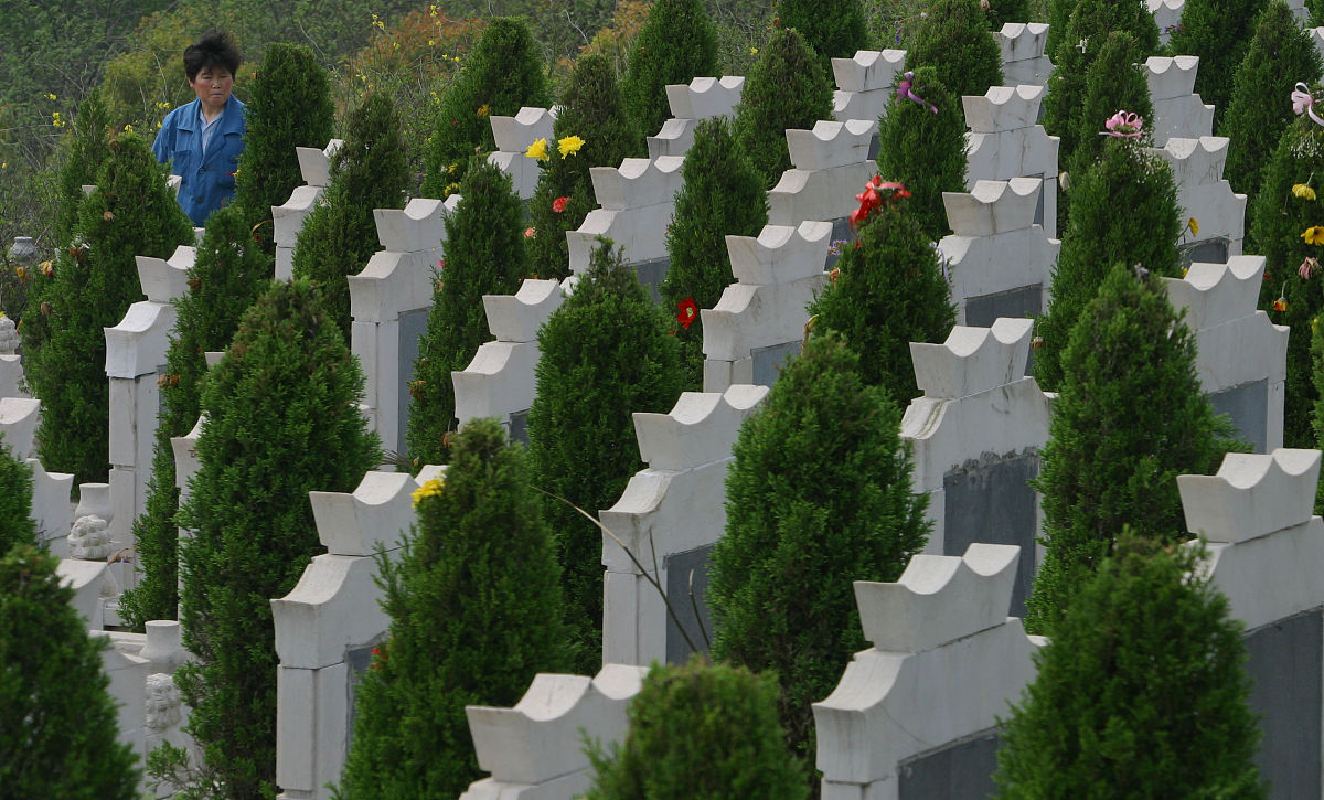 请关于兰州卧龙岗园林公墓相关的文章要求夹杂选择墓的方法不少于400字