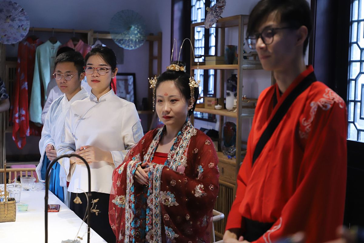2020年5月2日,济南,一场小型"中华传统文化分享交流活动"在大明湖畔举