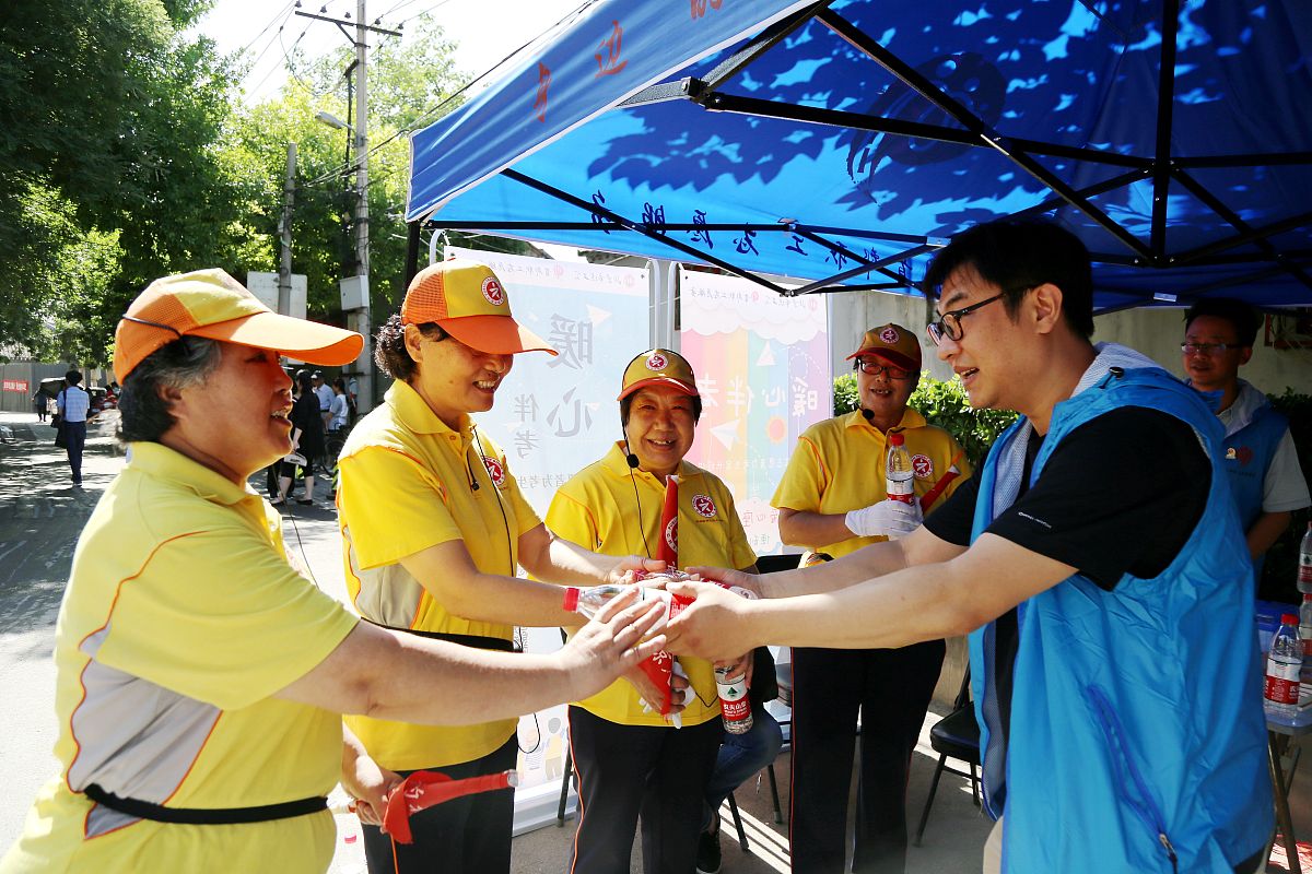 请帮我写300字大学生创业第一桶金志愿服务活动事迹介绍材料 请帮我写300字大学生创业第一桶金志愿服务活动事迹介绍材料