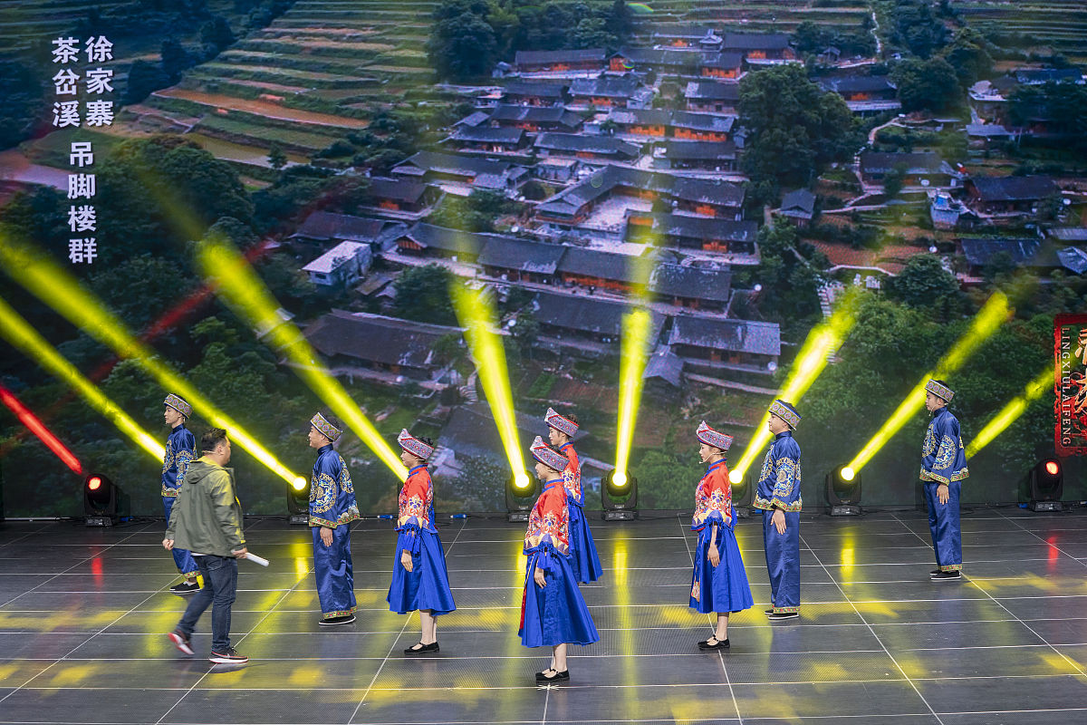 酉阳县职教中心土家原创舞蹈《栽秧情》进京斩获金奖，展现土家文化魅力