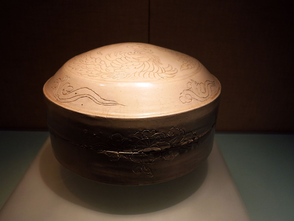 2014年09月13日,白釉刻双凤纹盒,辽代,首都博物馆文物展.