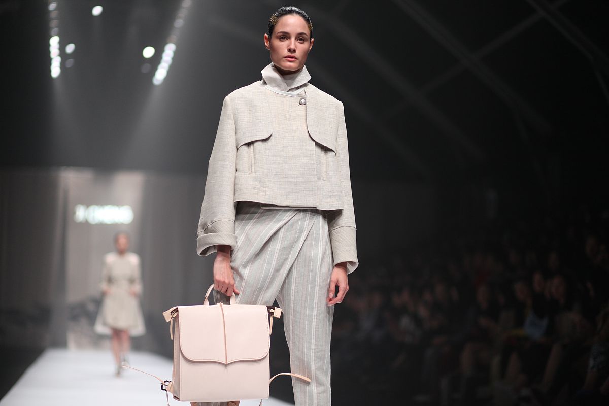 中学教师德育论文以中国的竹文化精神为指引文章提纲如下：1．研究的背景及意义2、概念的界定3．研究的目标4．研究的主要内容5．研究的步骤与主要措施如研究已有一定基础可写上初期研究成果或研究的操作措施及做法6．完成研究的条件分析