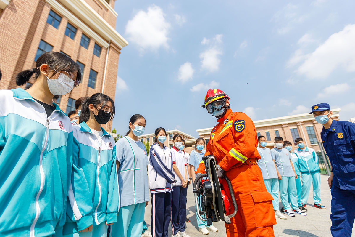 2021年9月1日,天津市南开区消防救援支队深入天津师范大学南开附属中