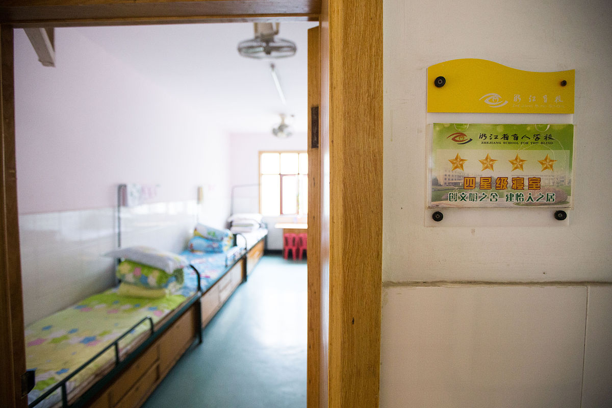 学校教师公寓粉刷 为什么要粉刷 方便新老师入住
