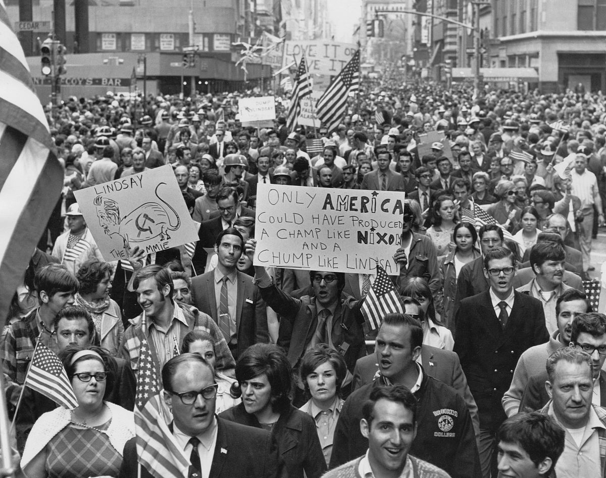 历史上美国经济大萧条期间政府采取了哪些措施应对失业、下岗等危机