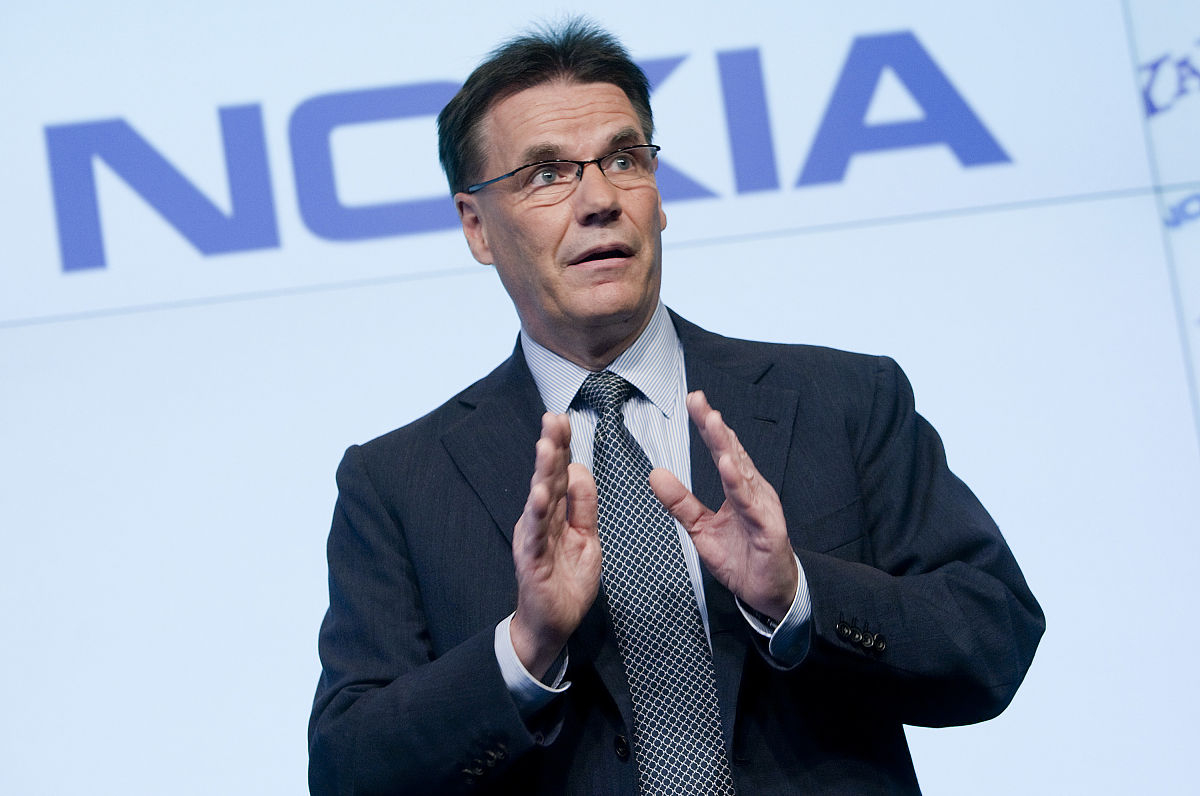 你知道东方甄选么？现在有供应商需要提供产品在东方甄选平台上架产品销售麻烦出一份详细的合作协议协定双方的职责要求。协议内容以东方甄选为甲方供货商为乙方协议需要出现但不只以下几点：1、乙方提供的产品售后价需要是全网最低价且在活动结束后半年内同规格产品不得比现在价格低。2产品上线前需要缴纳保证金用于售后问题的先行赔付。3乙方要保证产品的质量及合法合规等问题