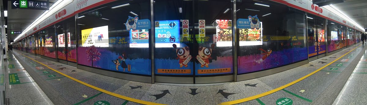 2018年2月10日,杭州,动漫主题地铁站内景.