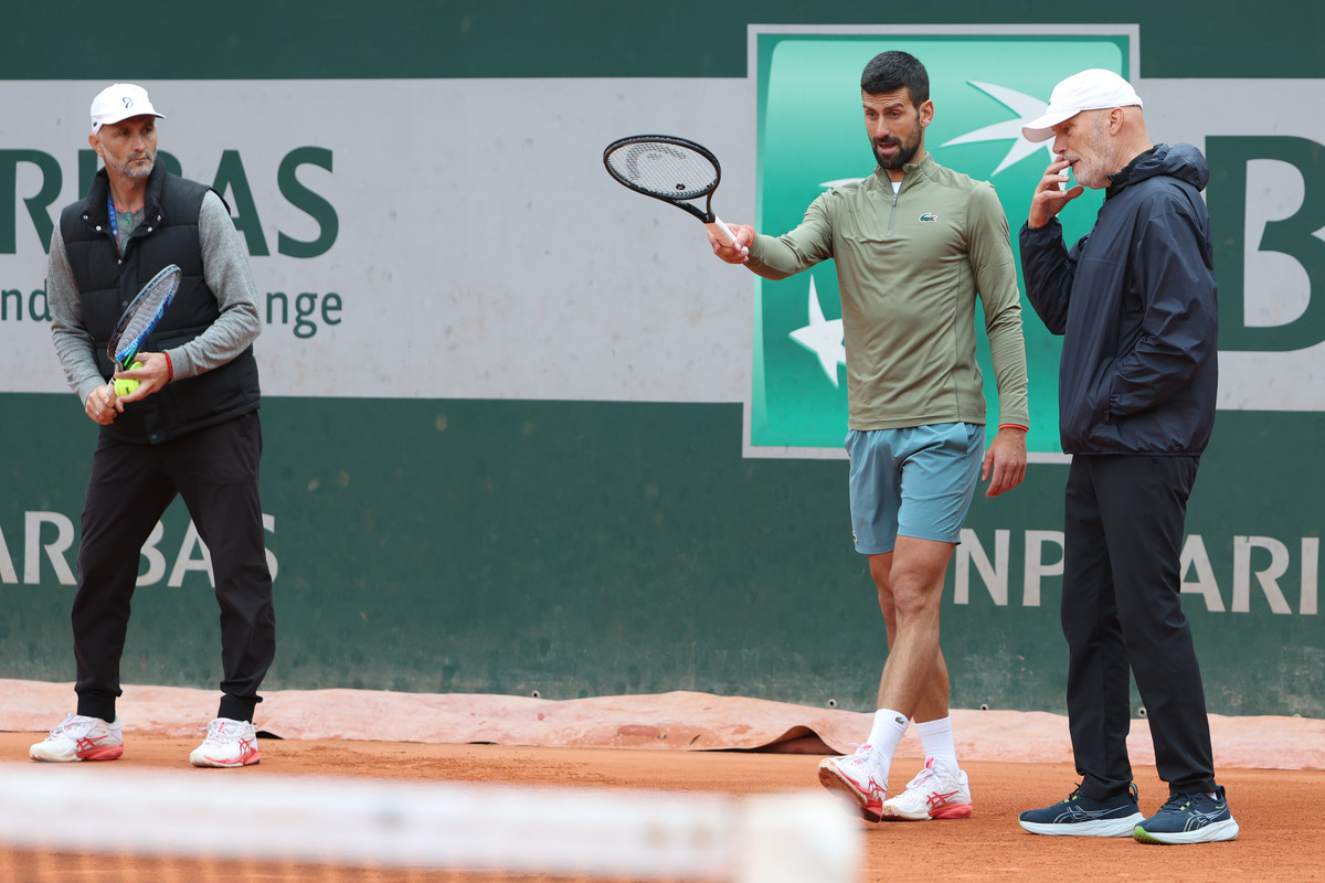 Top 10 Men's Tennis Players with the Best Single-Handed Backhand (Excluding Djokovic & Nadal)